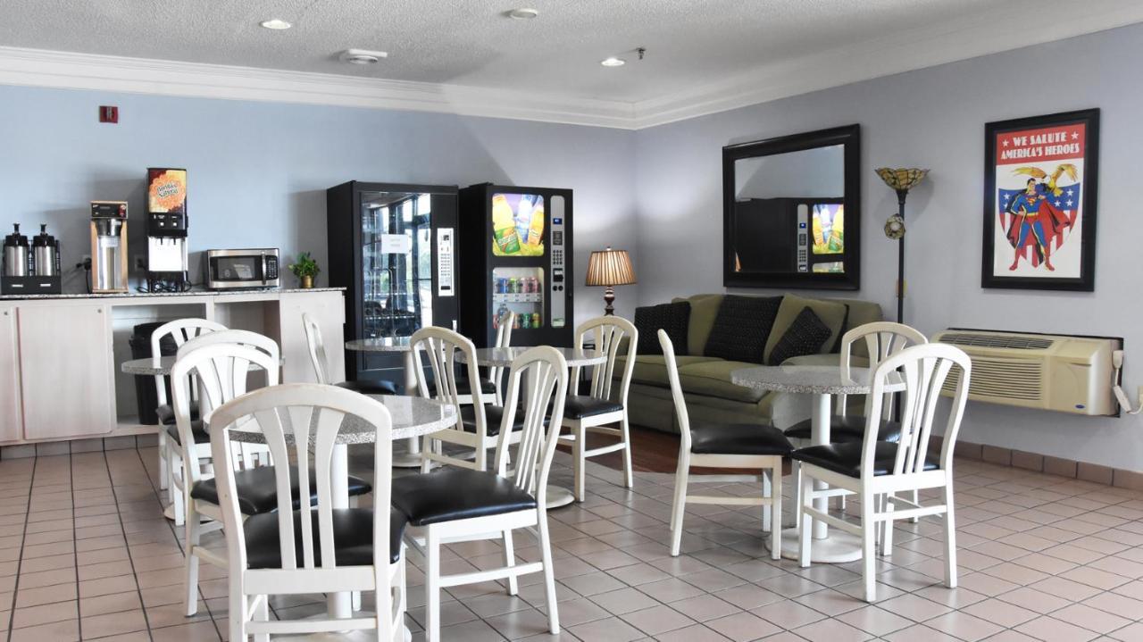 Motel Super 8 By Wyndham Metropolis Exterior foto